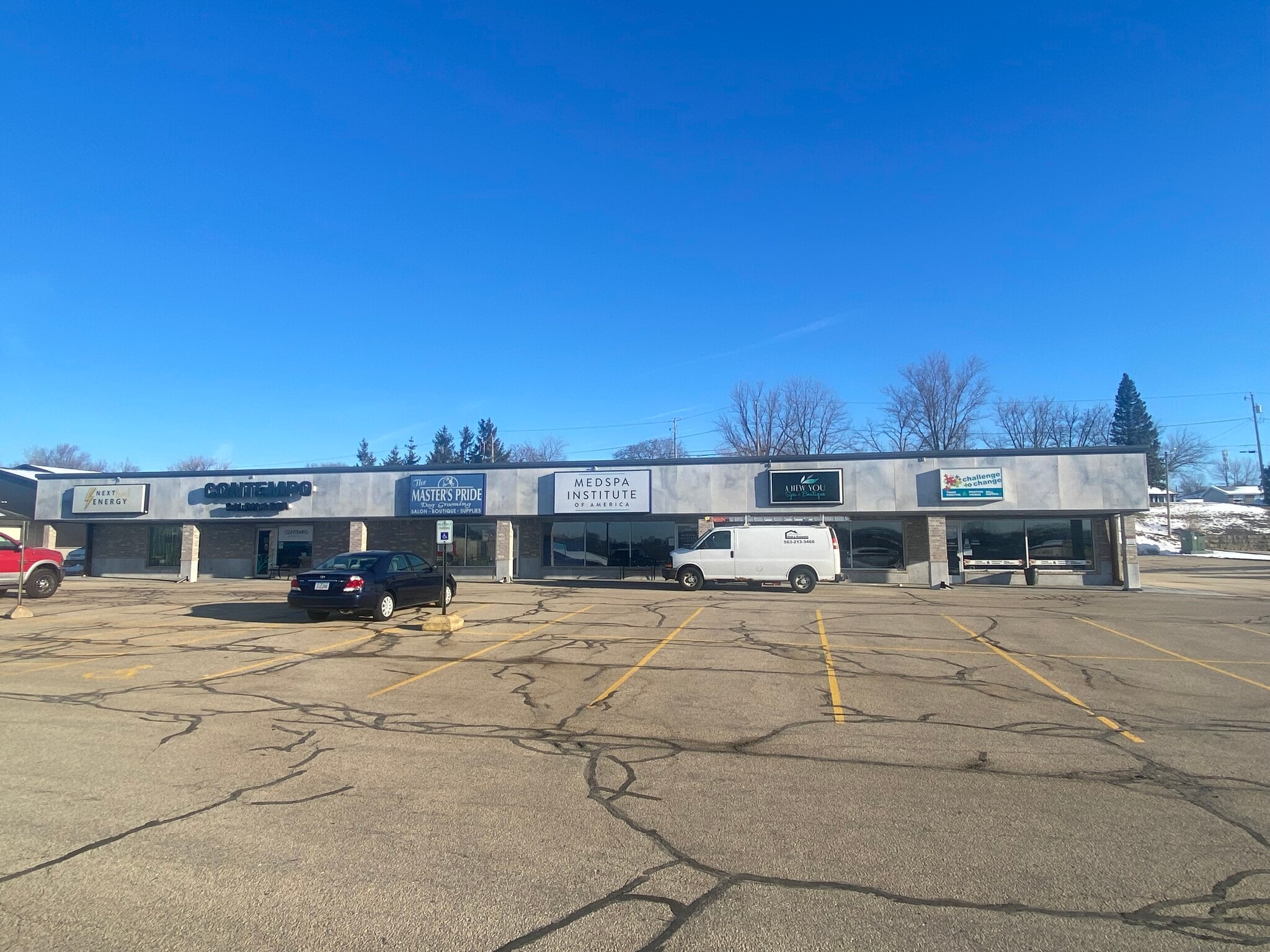 3337 Hillcrest Rd, Dubuque, IA for Rent