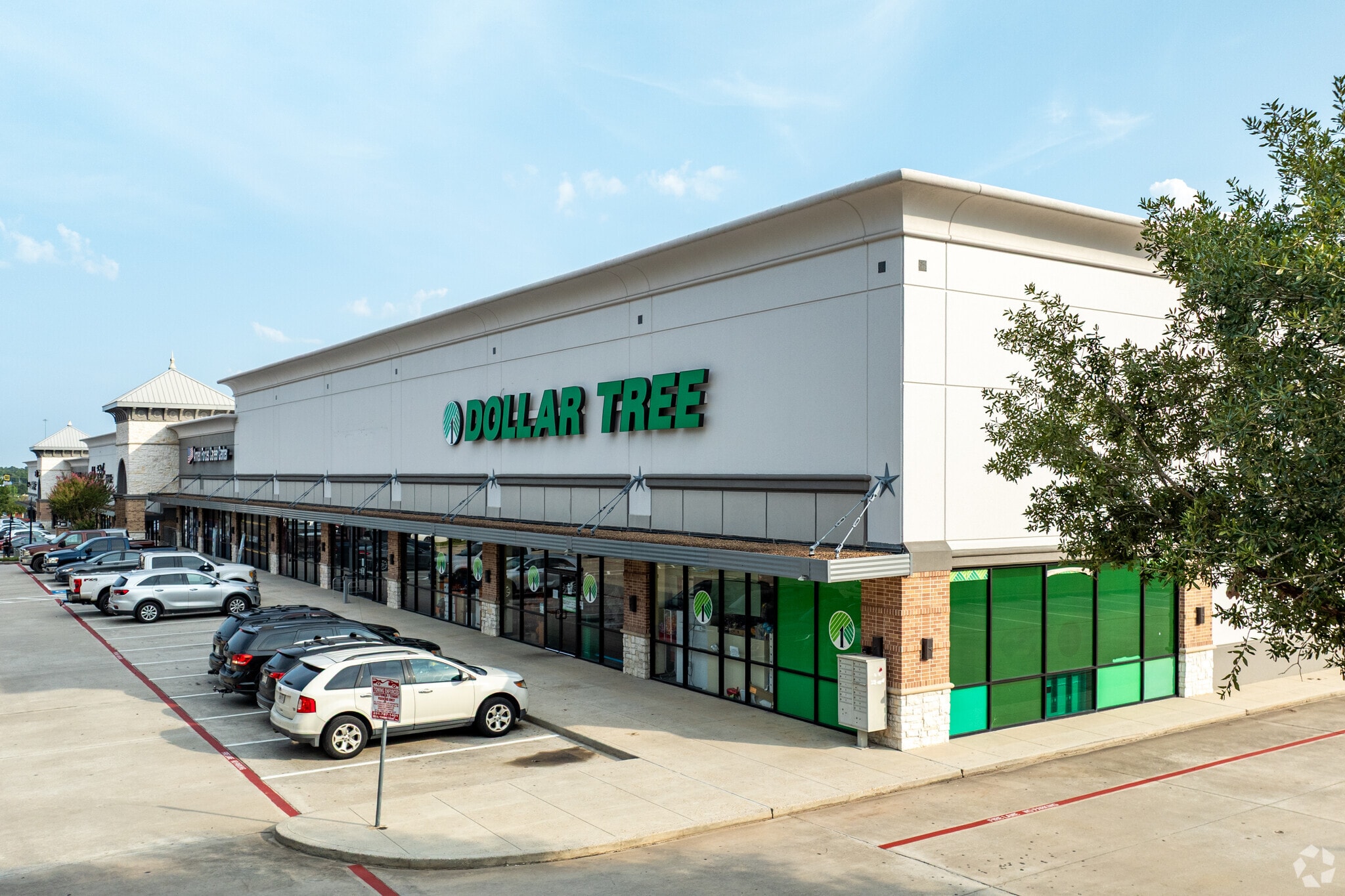 2105-2129 W Davis St, Conroe, TX for Rent