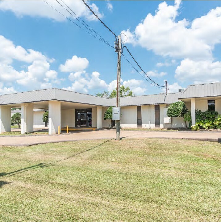 2526 5th St N Columbus, MS 39705 Office Property for Lease on