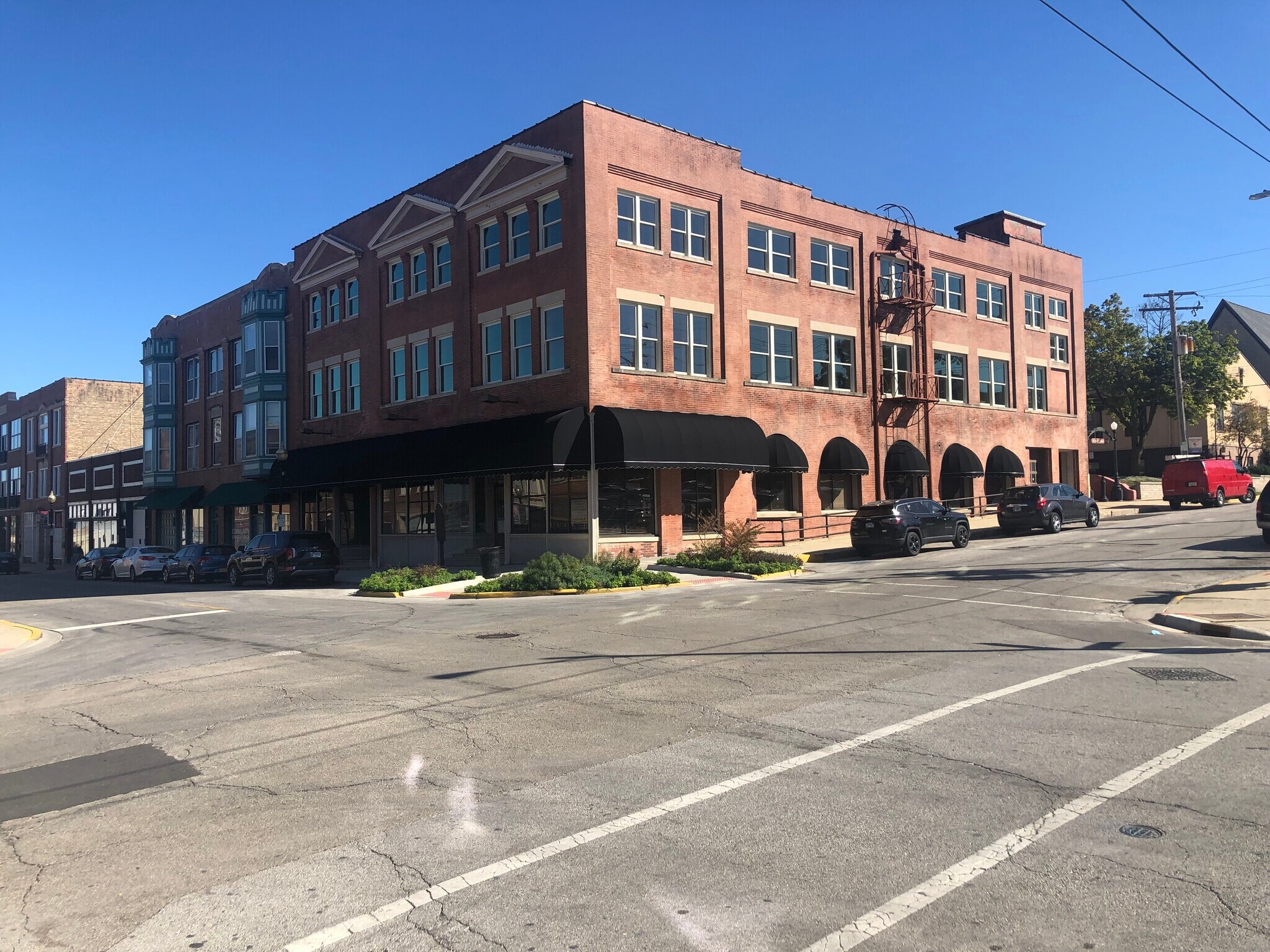 80-84 S Lasalle St, Aurora, IL for Sale