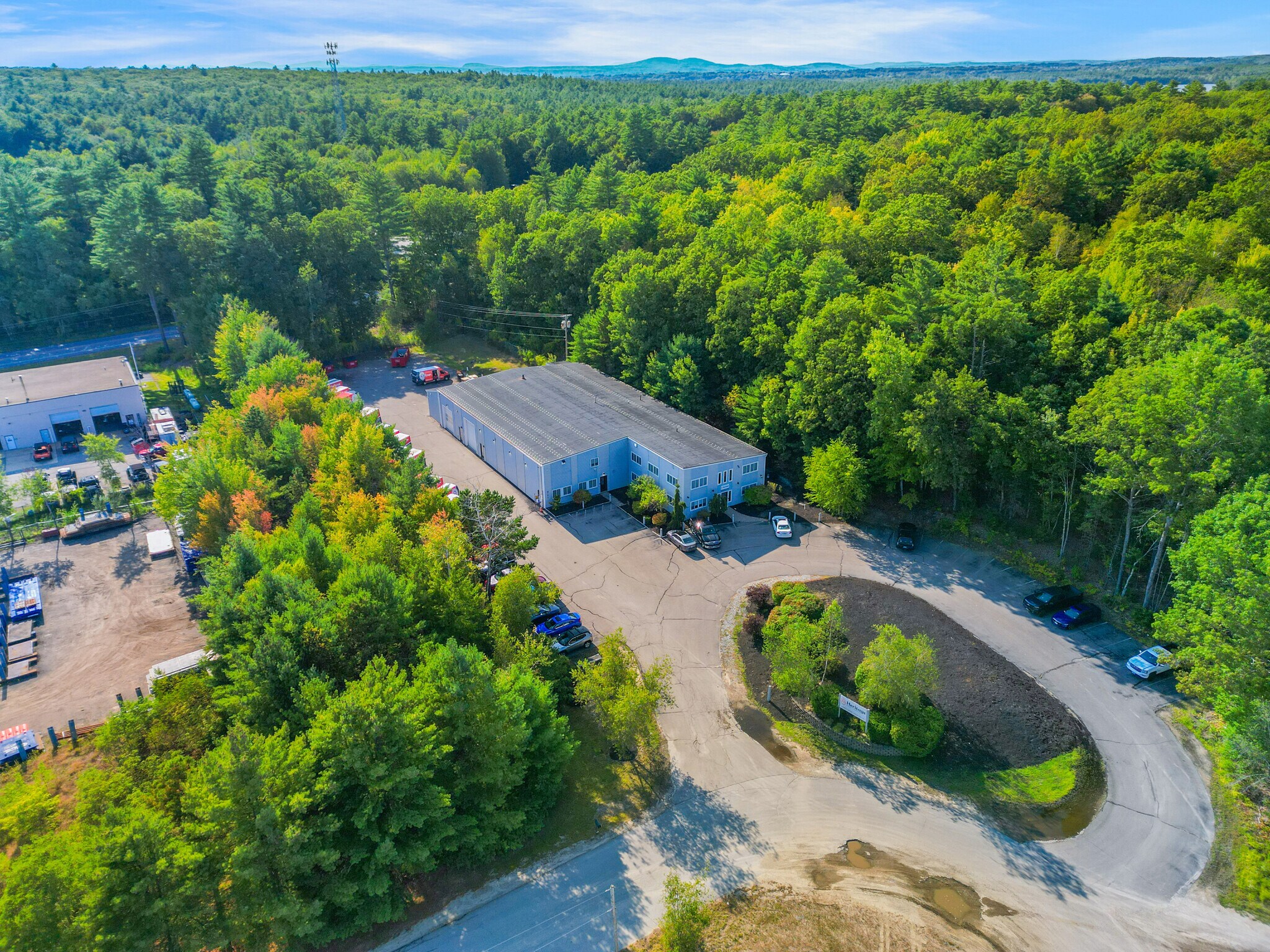 28 Commercial Ct, Auburn, NH for Sale