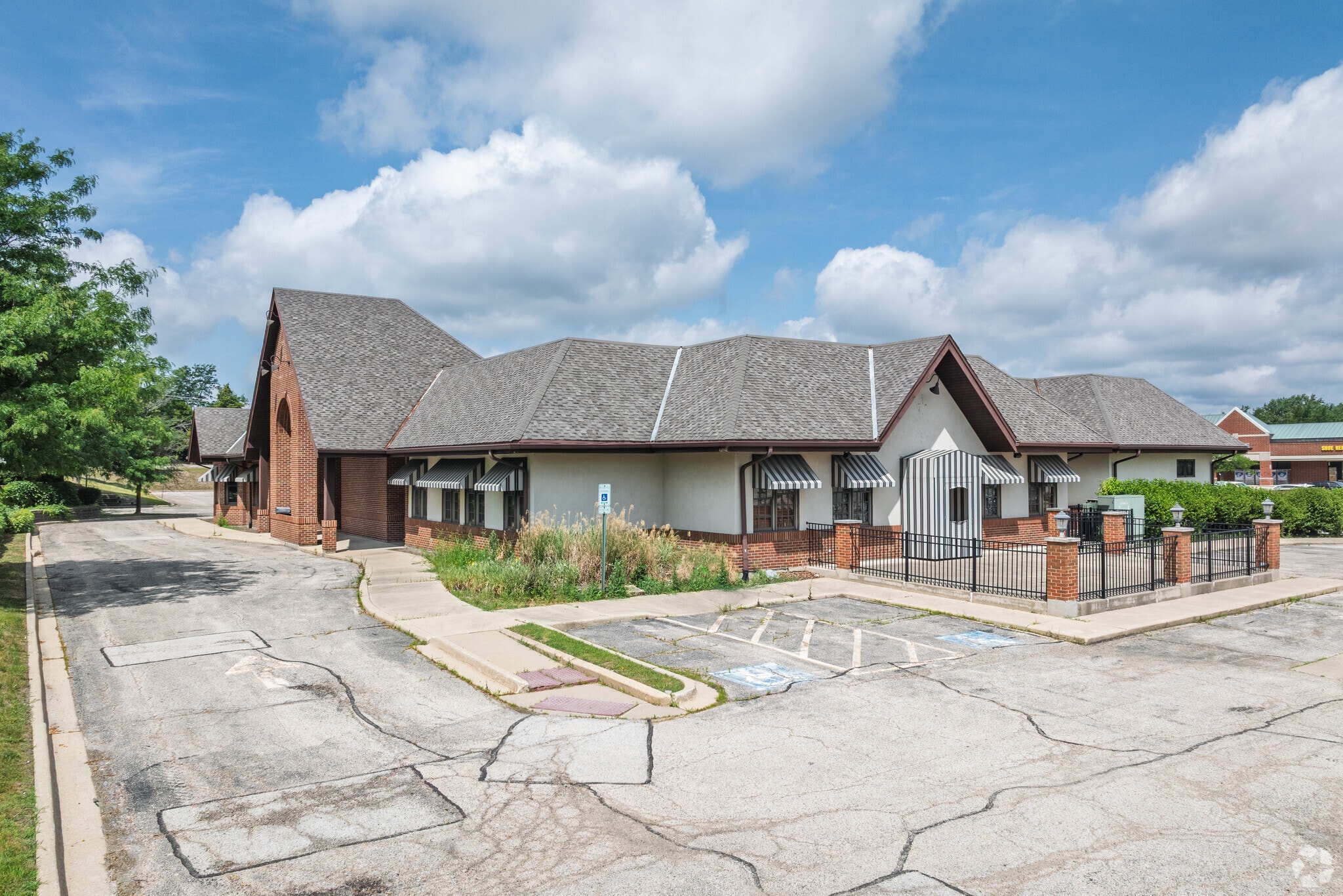 704 W Euclid Ave, Palatine, IL for Rent