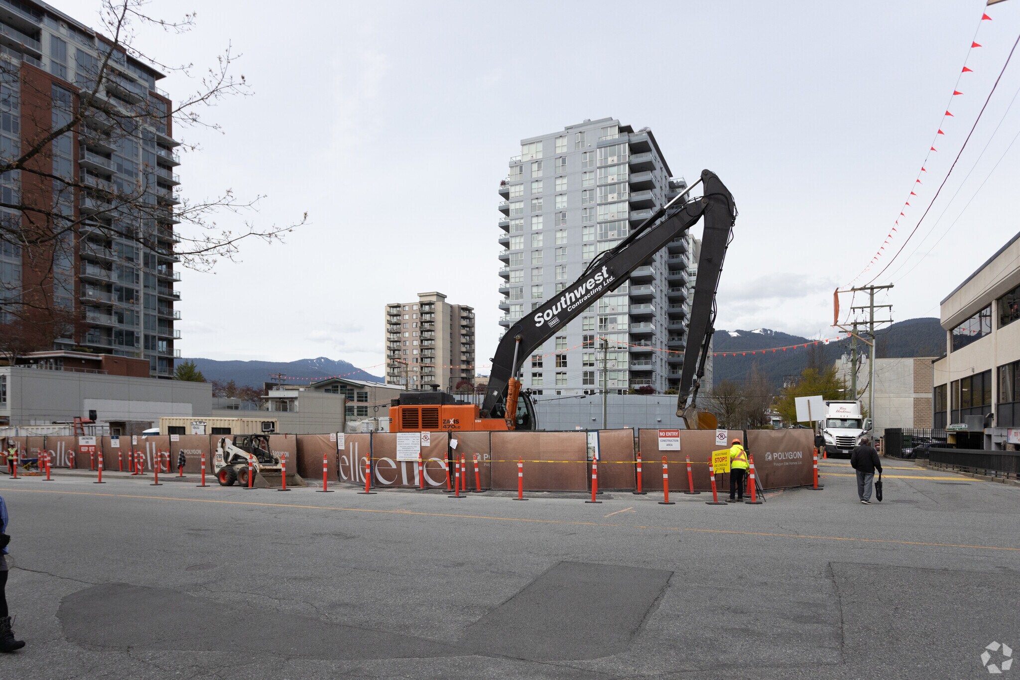 128 15th St W, North Vancouver, BC for Sale