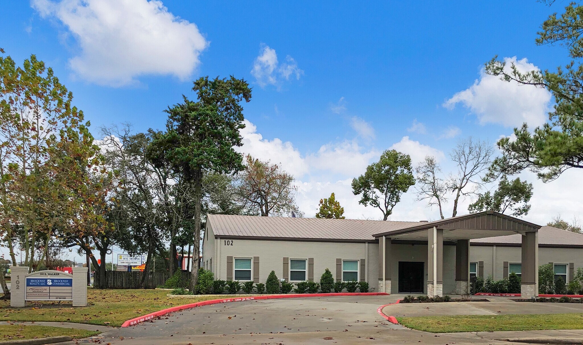 102 E Walker St, League City, TX for Sale