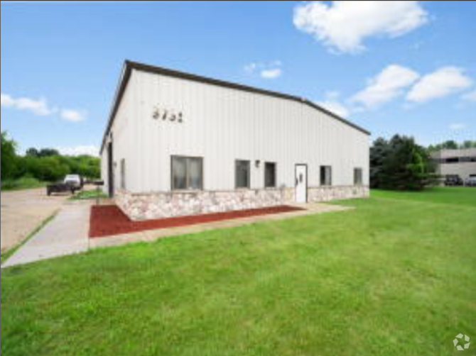 3751 Scenic Rd, Slinger, WI for Sale