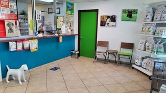 Fort Myers, FL Veterinarian/Kennel - 2565 N Airport Rd