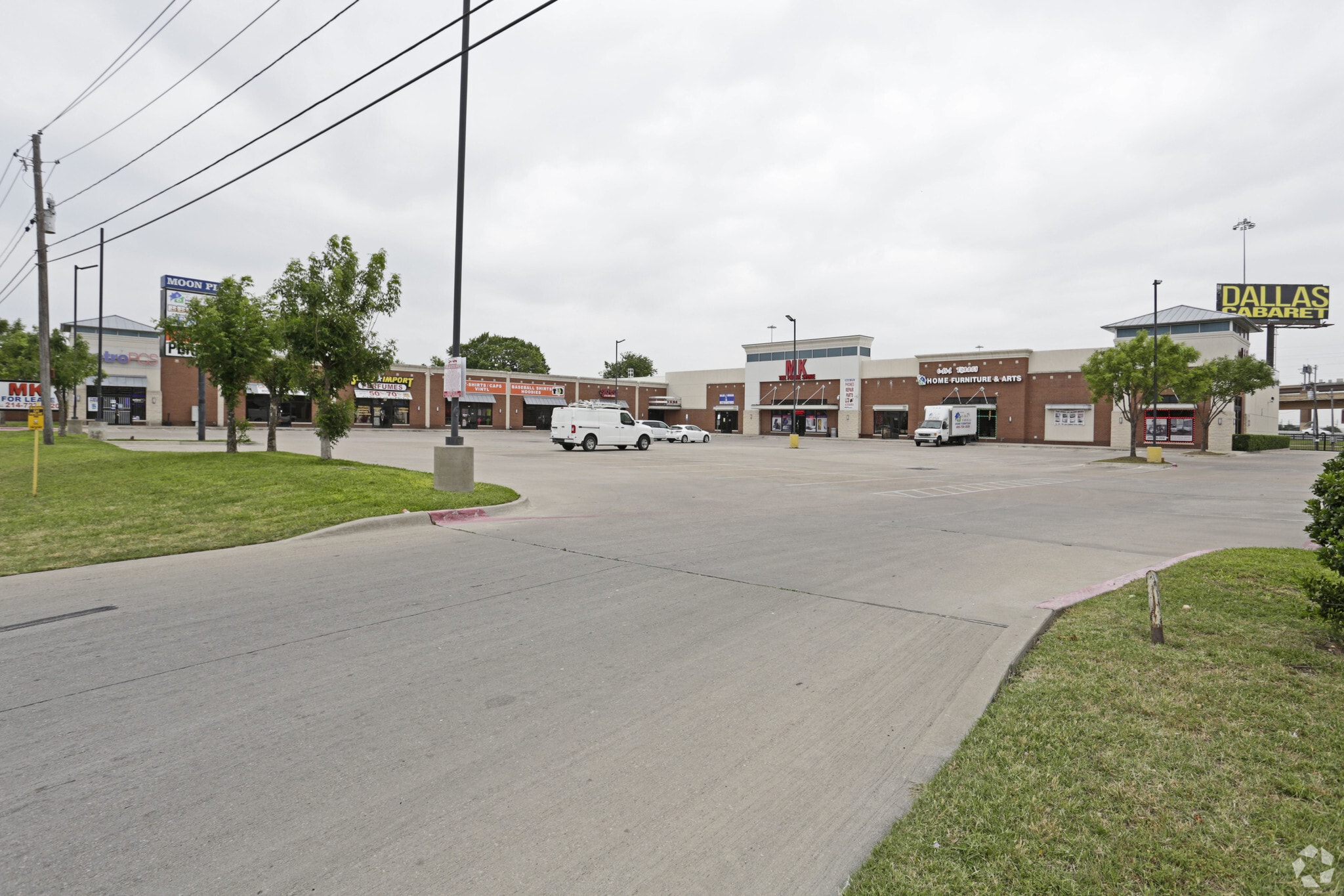 11635-11637 Harry Hines Blvd, Dallas, TX for Rent