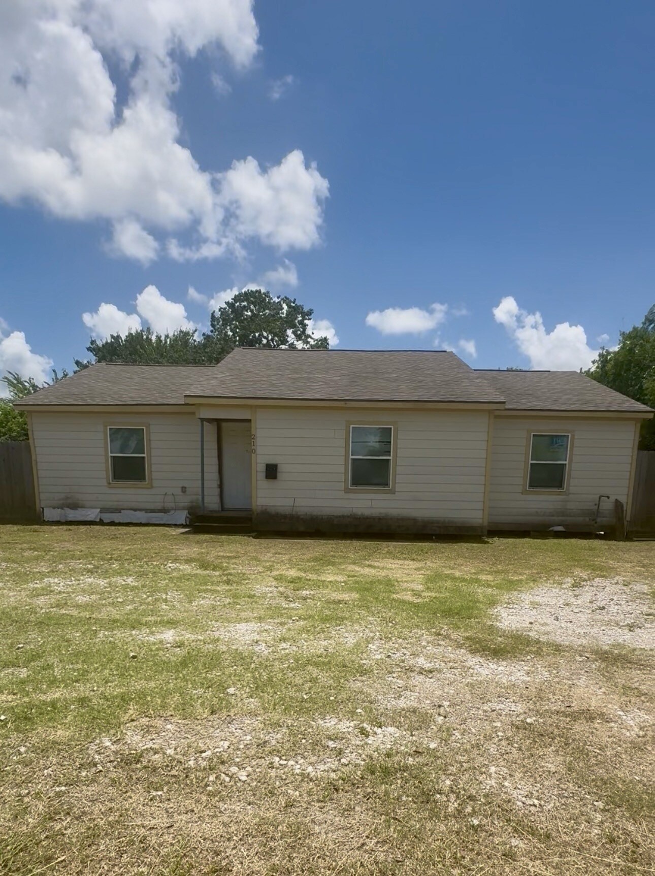 210 Vista Rd, Pasadena, TX for Sale