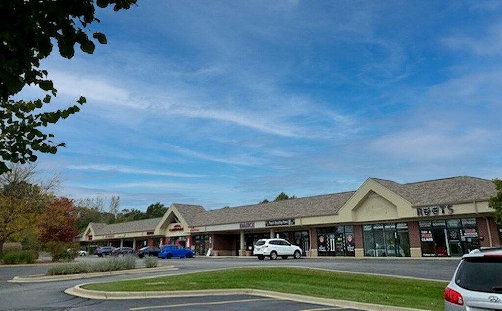 636 E State Rd, Island Lake, IL for Rent