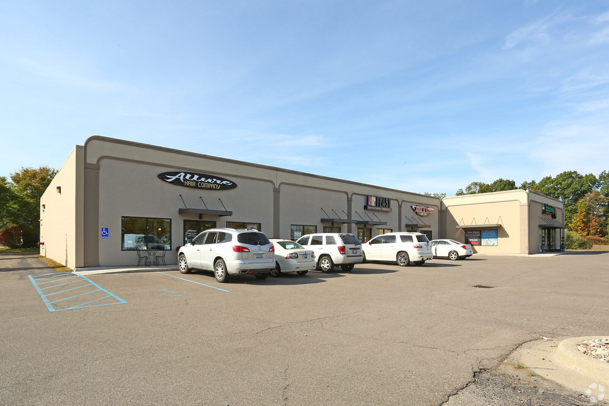 495 N Fenway Dr, Fenton, MI for Rent