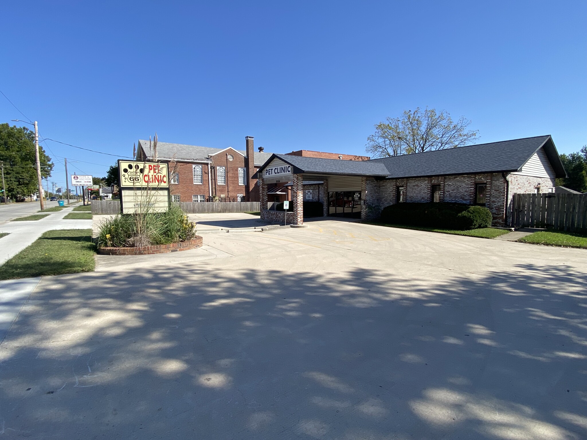 2228 W College St, Springfield, MO for Sale