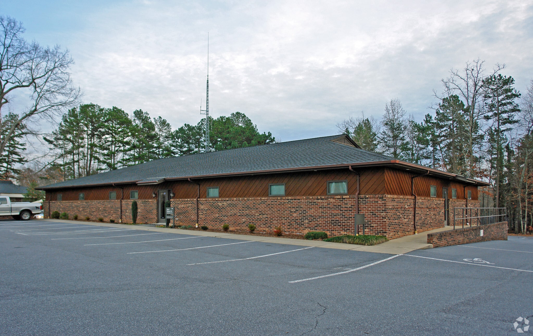 340 9th Avenue Dr NE, Hickory, NC for Rent