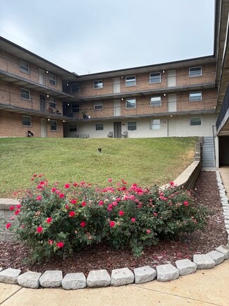 Saint Louis, MO Apartments - 9639-9640 Diamond Dr