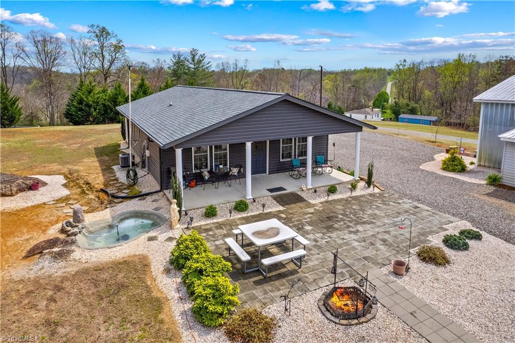 1595 Cheatham Ford Rd, Hiddenite, NC for Sale