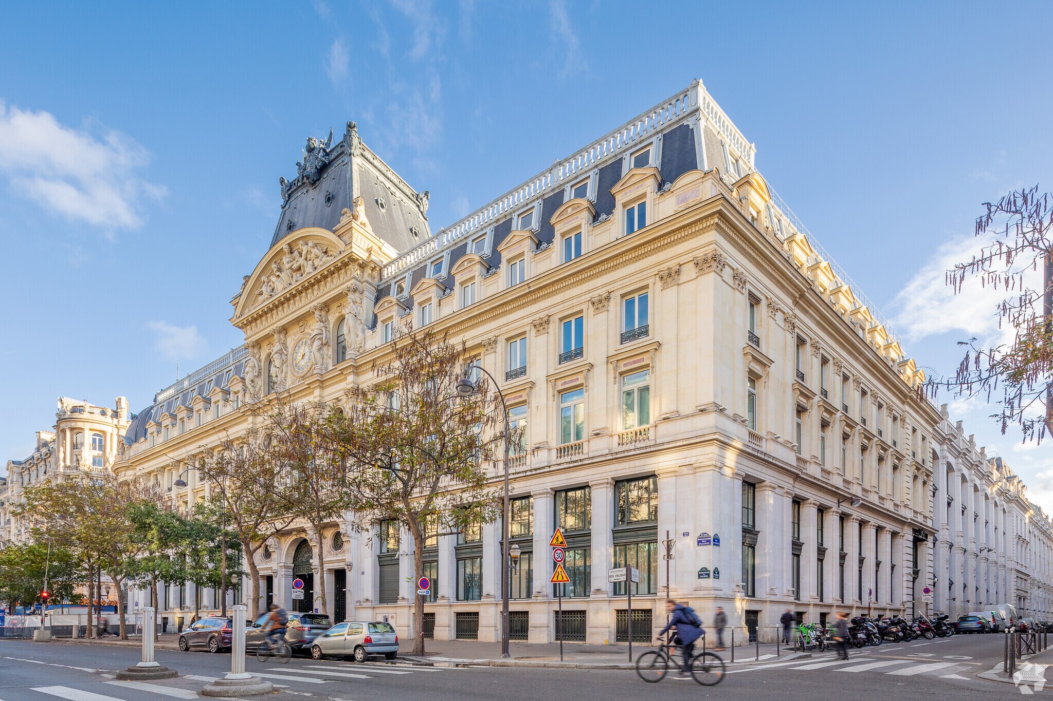 16-18 Rue Du Quatre Septembre, Paris, PAR for Rent