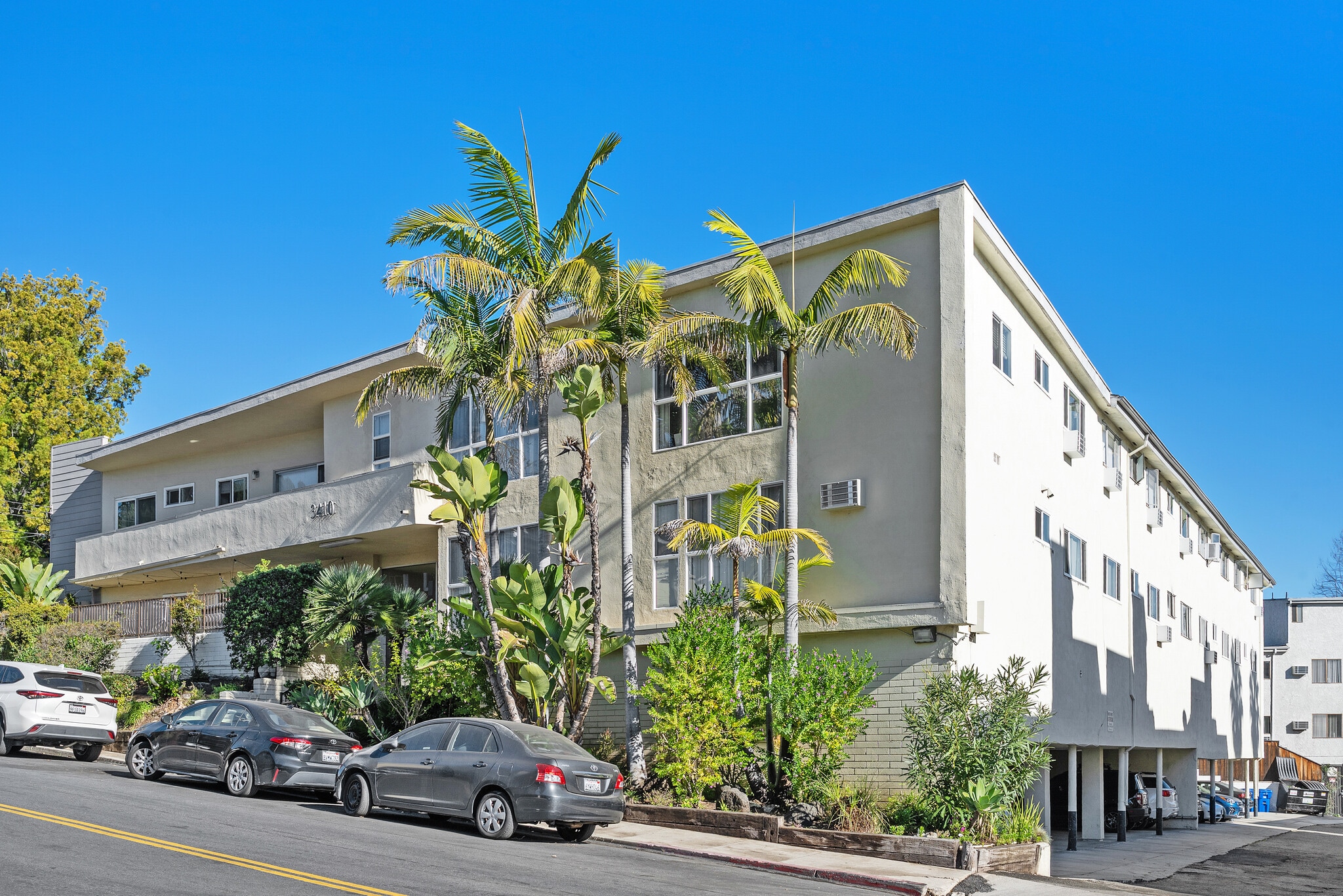 3410 Club Dr, Los Angeles, CA for Sale