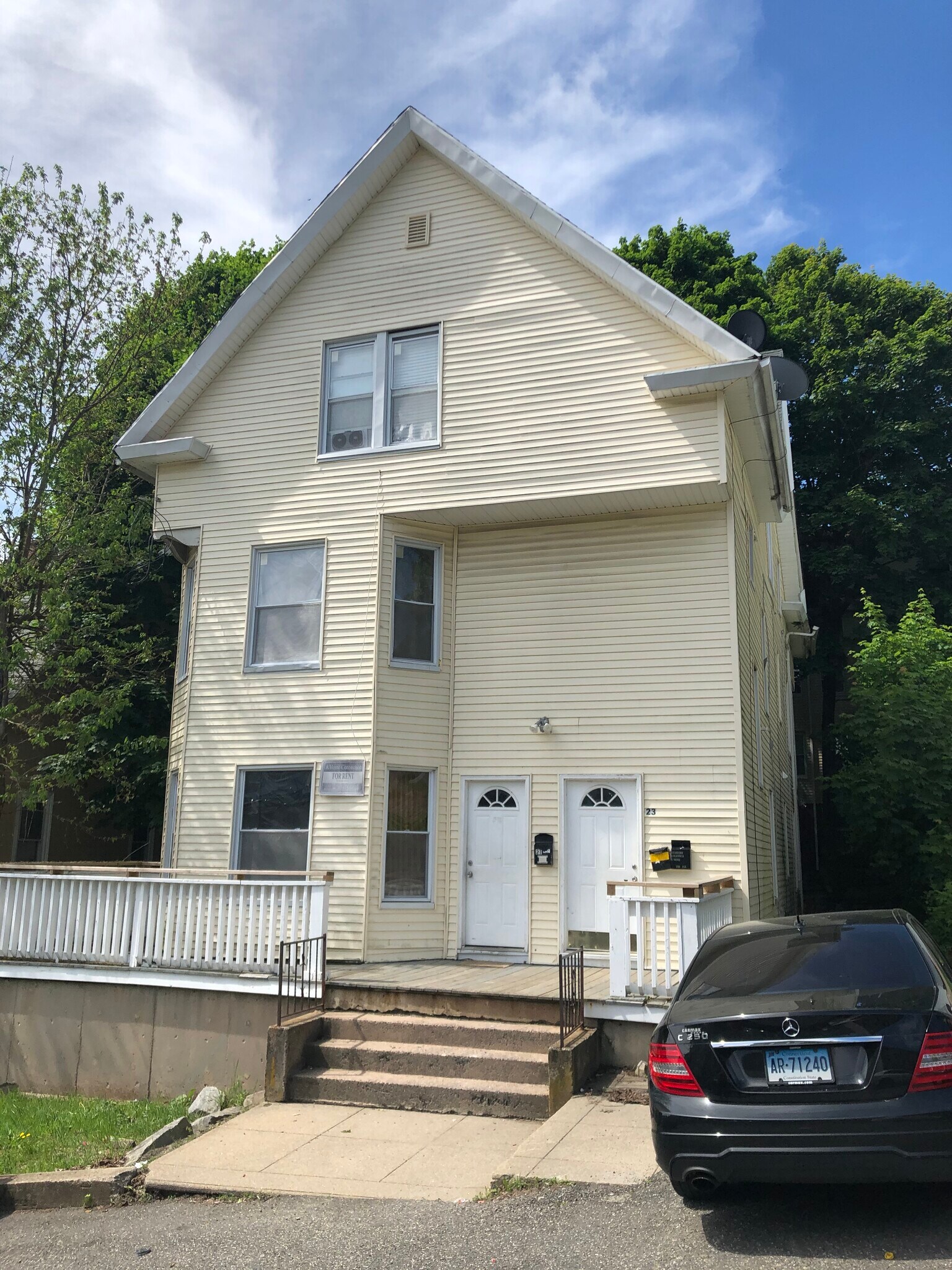 21 Aetna St Waterbury, CT 06704 MultiFamily Property for Lease on