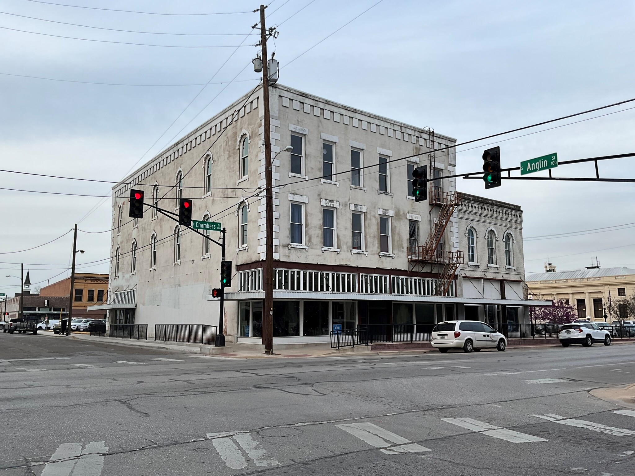 201-205 E Chambers St, Cleburne, TX for Sale