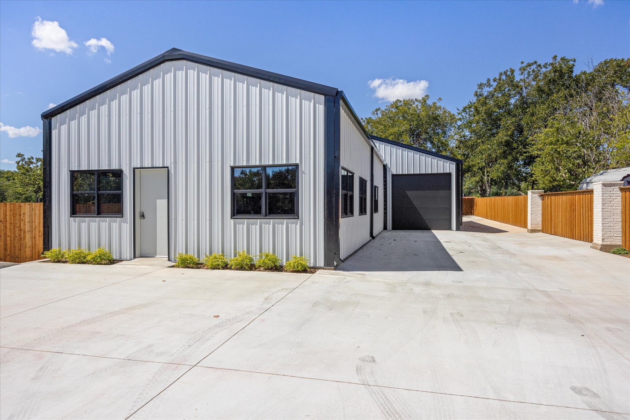 619 N Crockett St, Granbury, TX for Sale