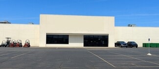 Waupaca, WI Retail - 825 W Fulton St