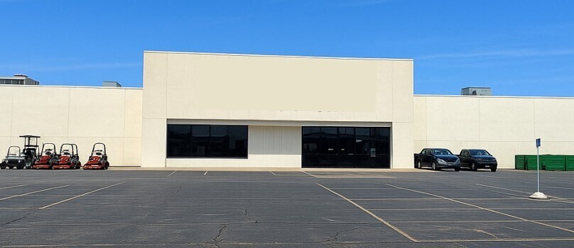 825 W Fulton St, Waupaca, WI for Rent