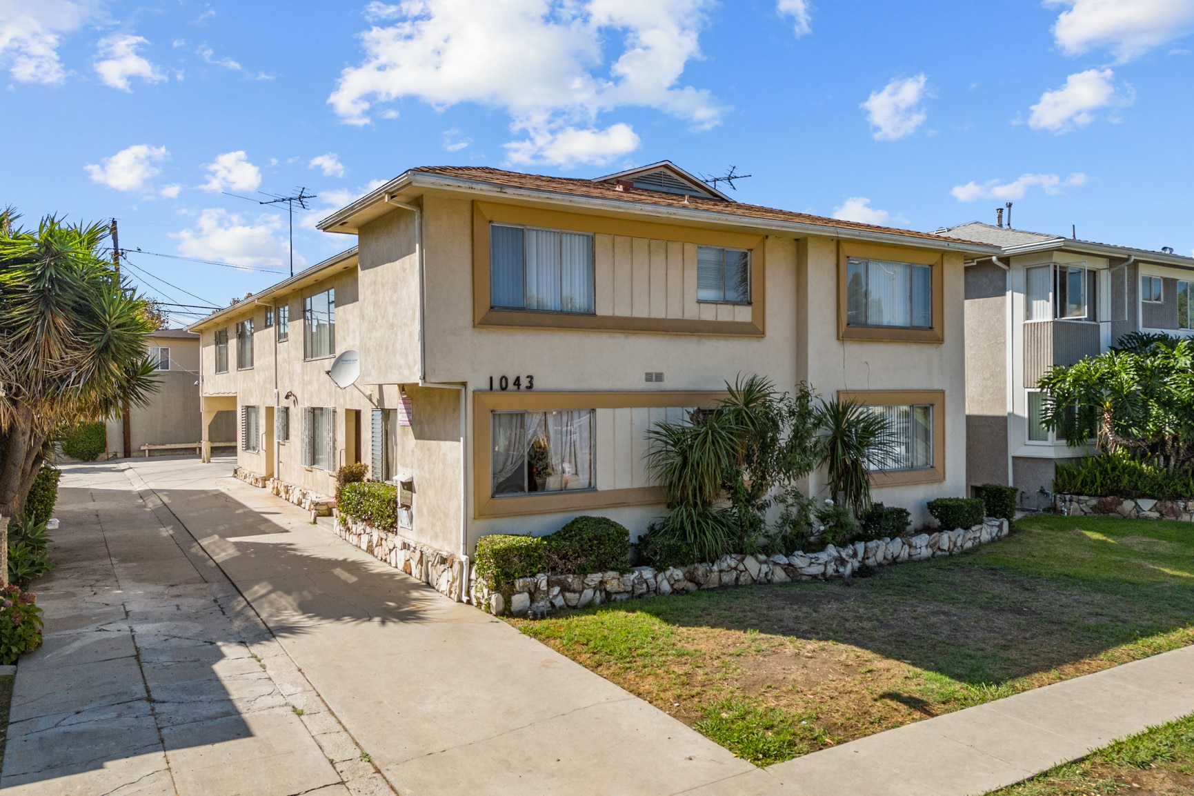 1043 S Holt Ave, Los Angeles, CA for Sale
