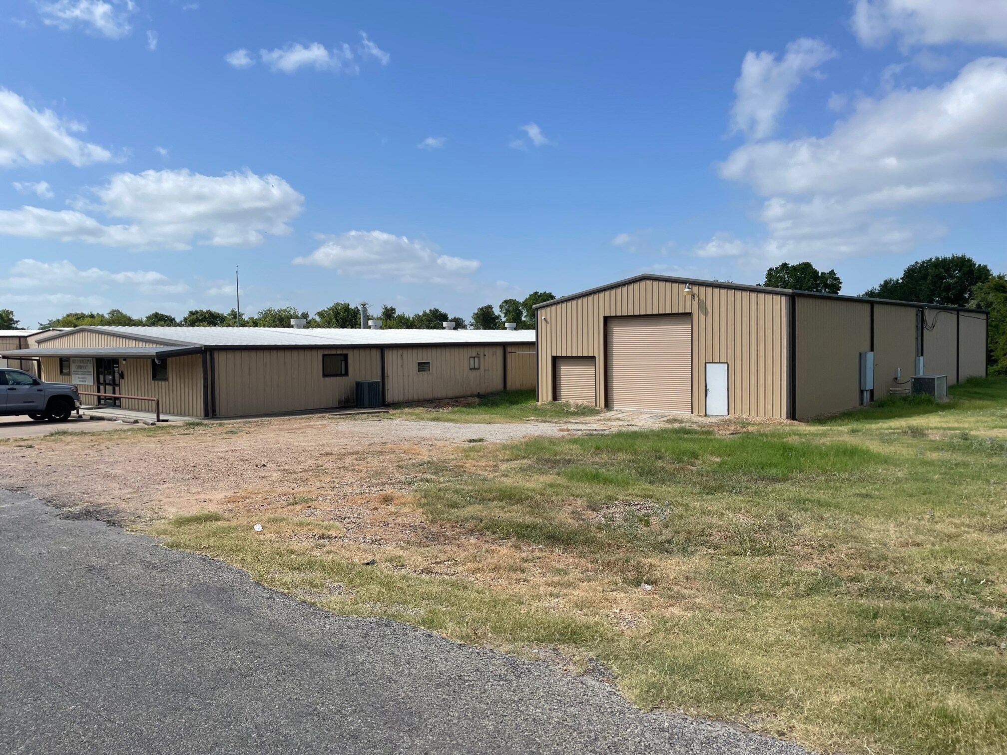 390 S Reynolds St La Grange, TX 78945 Industrial Property for Lease
