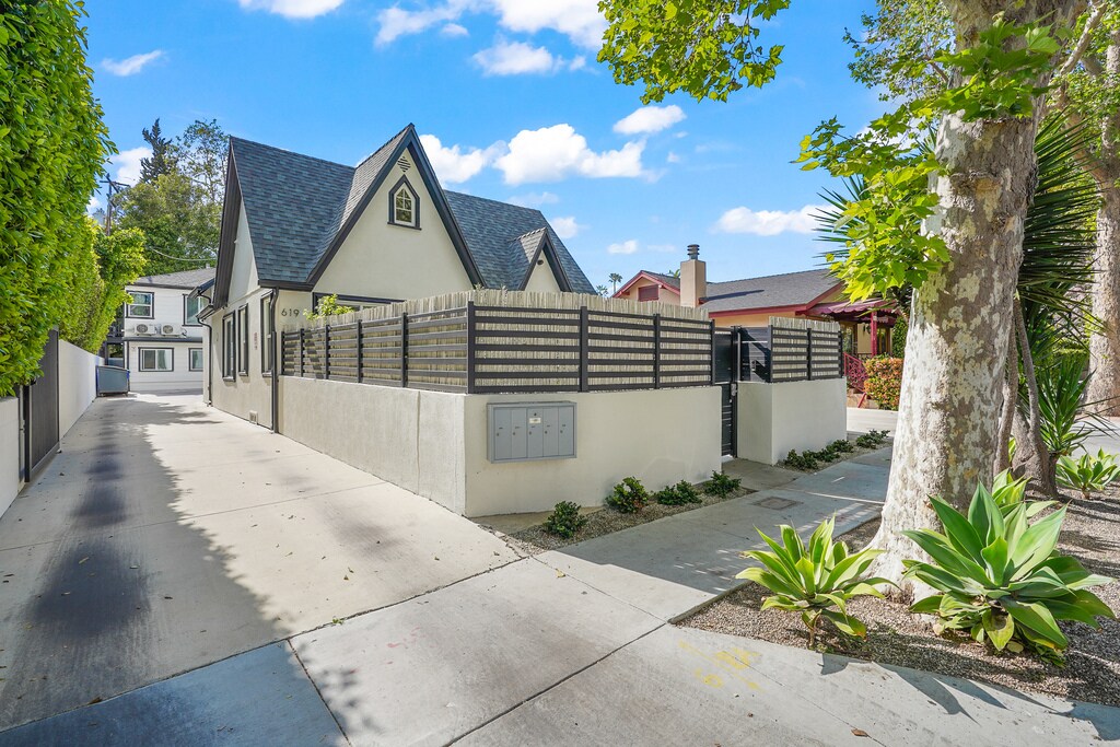 617 Westmount Dr, West Hollywood, CA for Sale