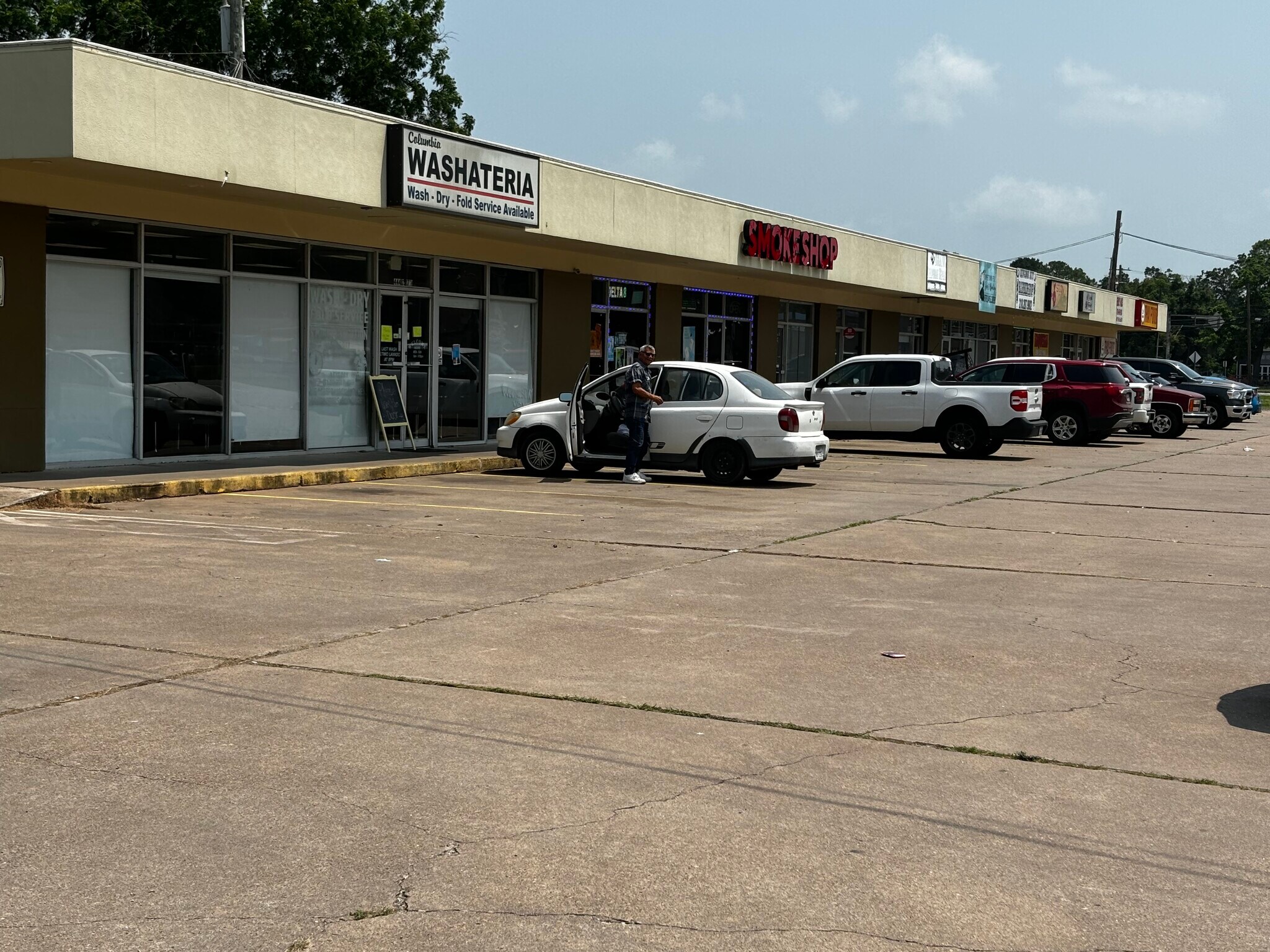 412 S 17th St, West Columbia, TX for Sale