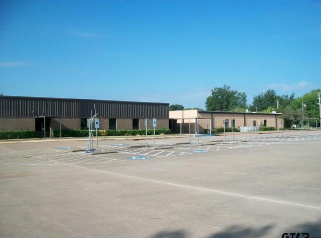214 School Winfield, TX 75493 Flex Property for Lease on