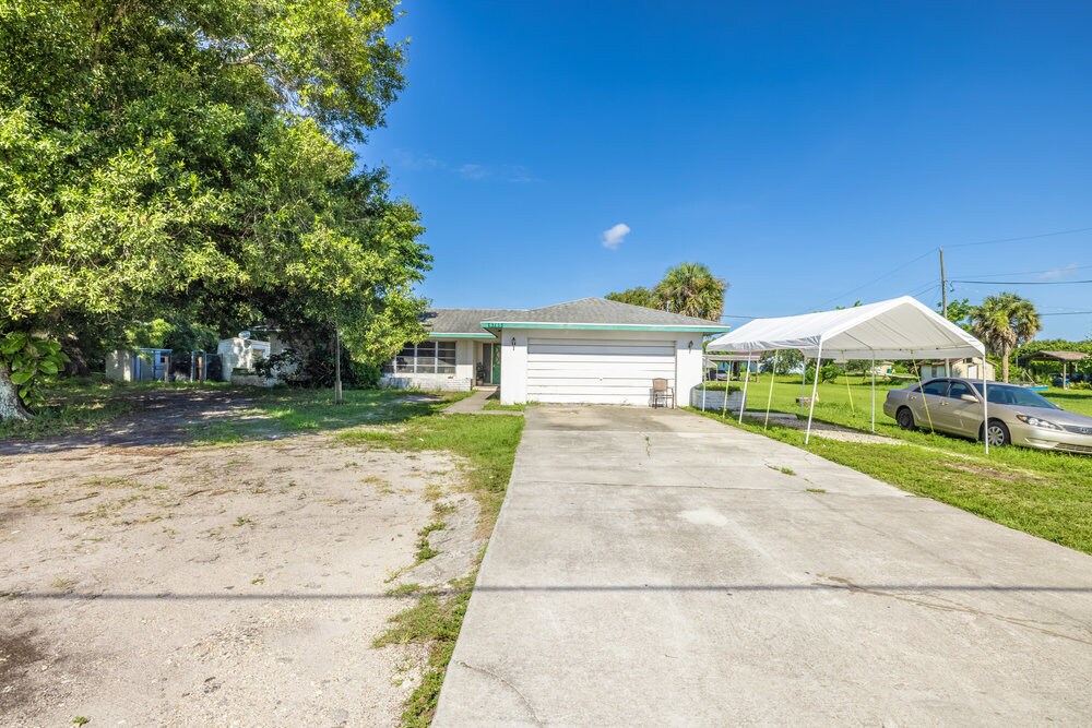 6785 Yarberry Ln, Naples, FL for Sale