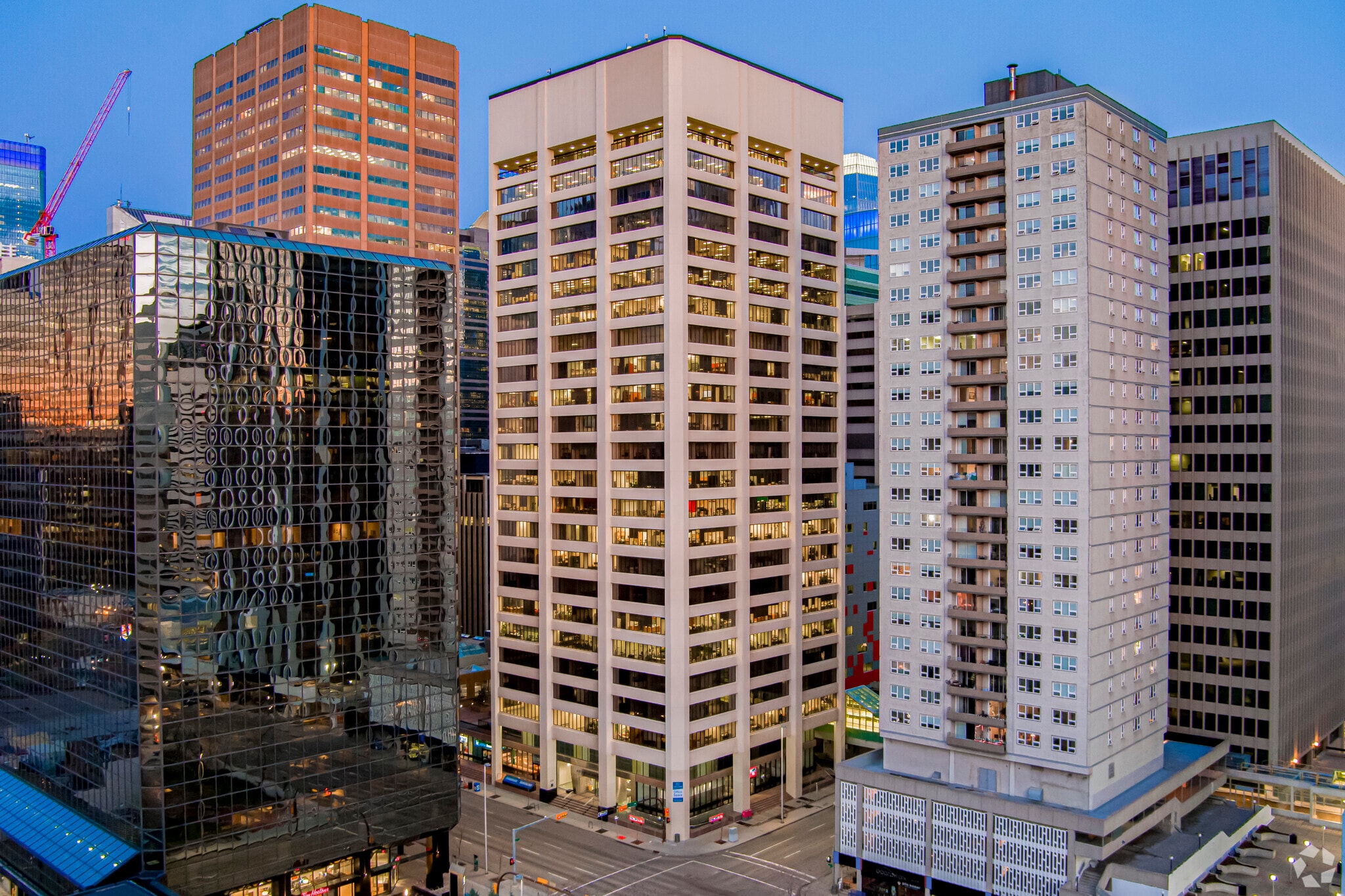 639 5th Ave SW, Calgary, AB for Rent