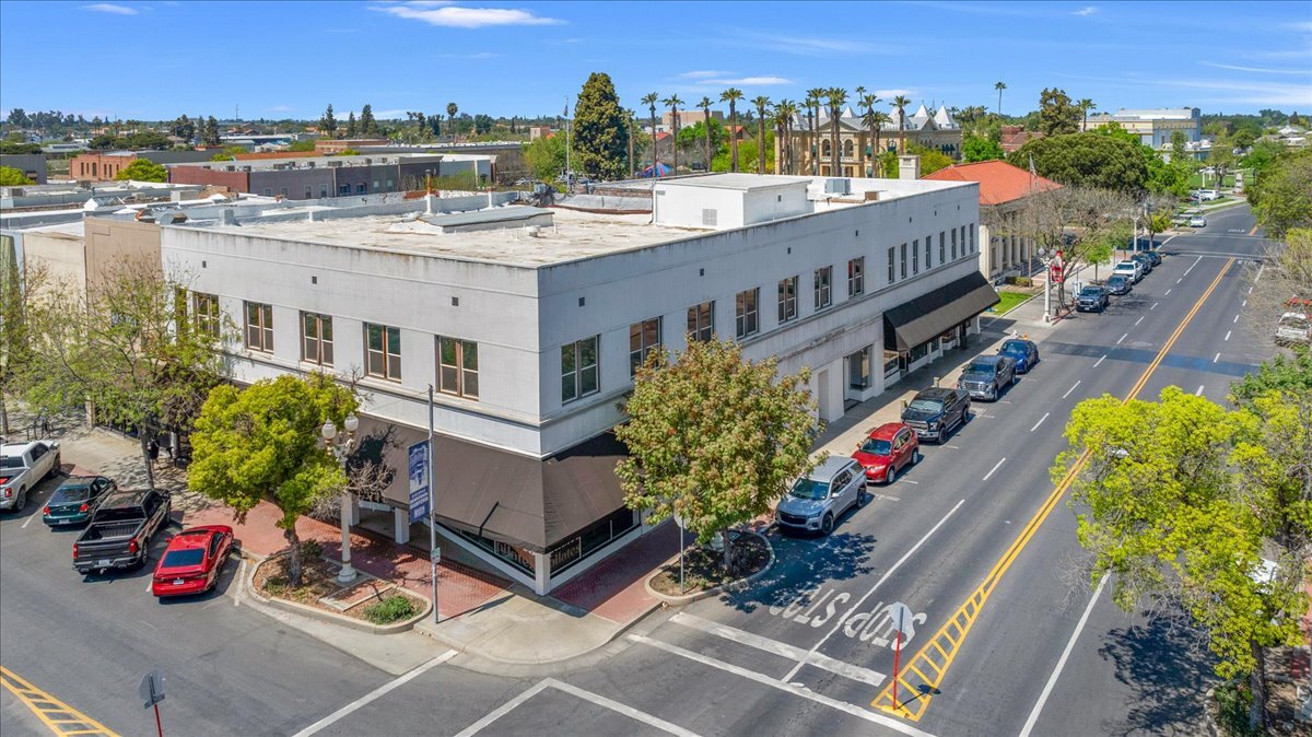 100 W 7th St, Hanford, CA for Sale