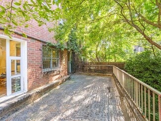 New York, NY Apartments - 420 W 23rd St