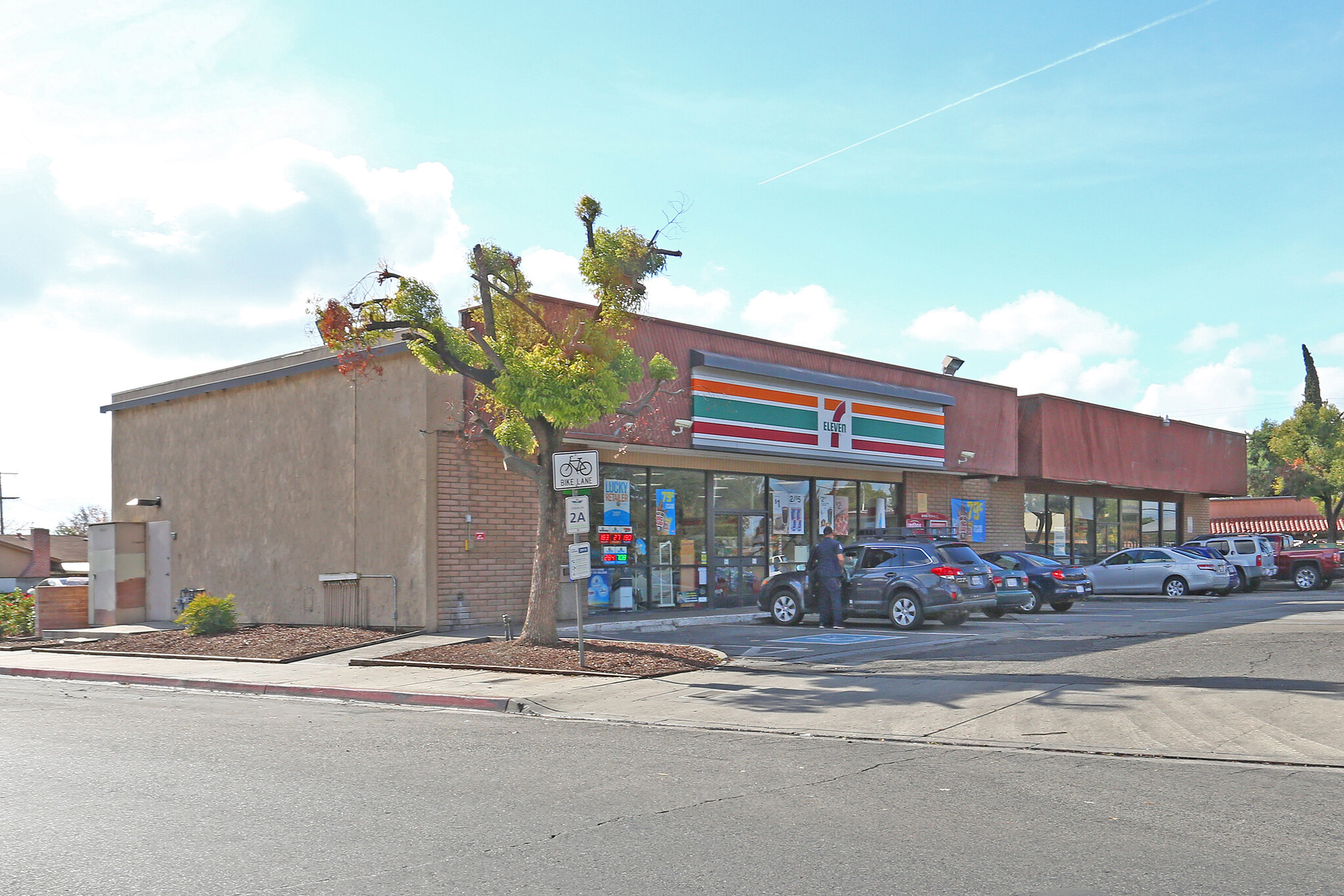 111-113 W Walnut Ave, Visalia, CA for Rent