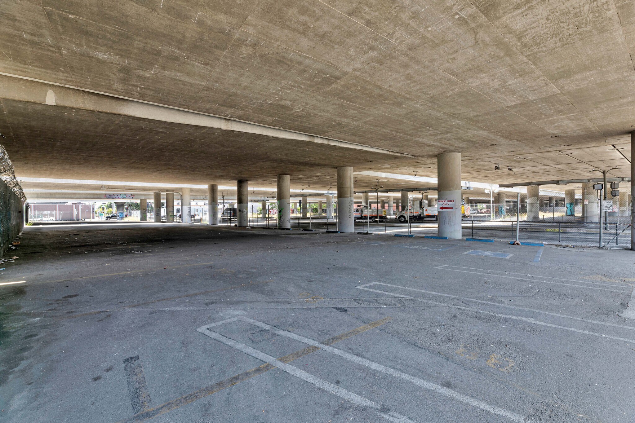 1700 S Flower St, Los Angeles, CA for Rent