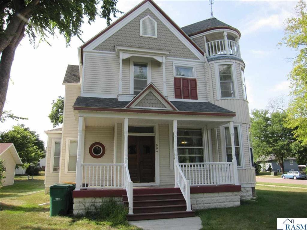 804 S 4th St, Saint Peter, MN for Sale