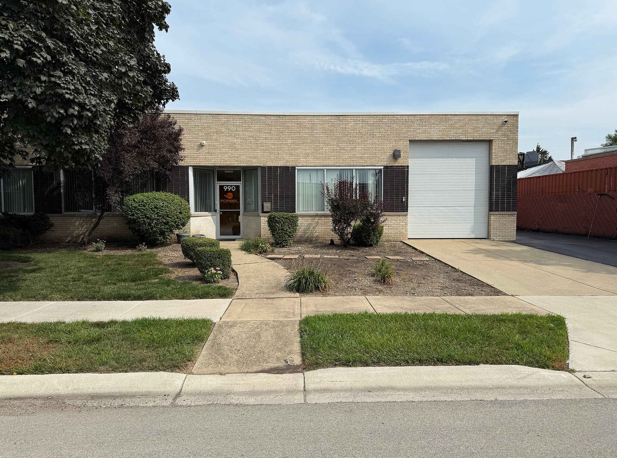 990 Criss Cir, Elk Grove Village, IL for Rent