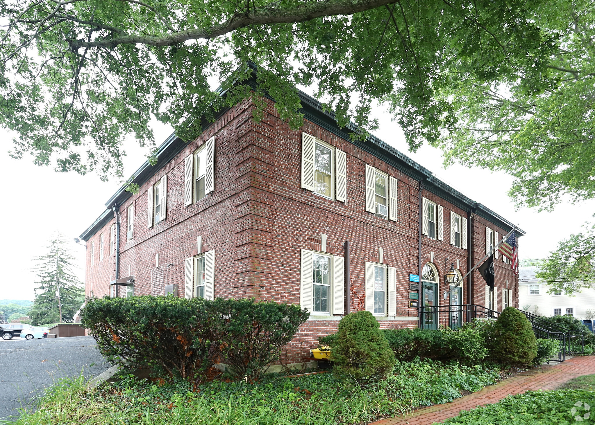 12 Main St Essex, CT 06426 Office Property for Lease on