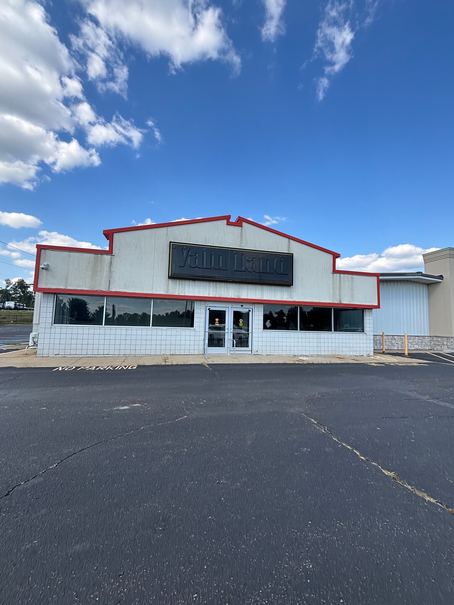 800-836 W Bellevue St, Leslie, MI for Rent