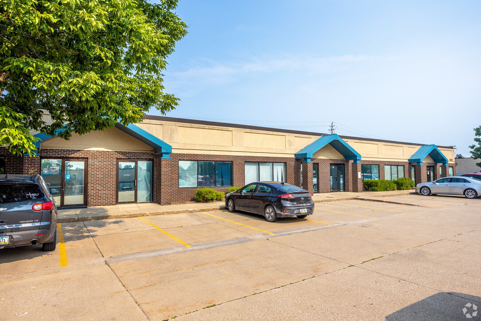 2041 Grand Ave, West Des Moines, IA for Rent
