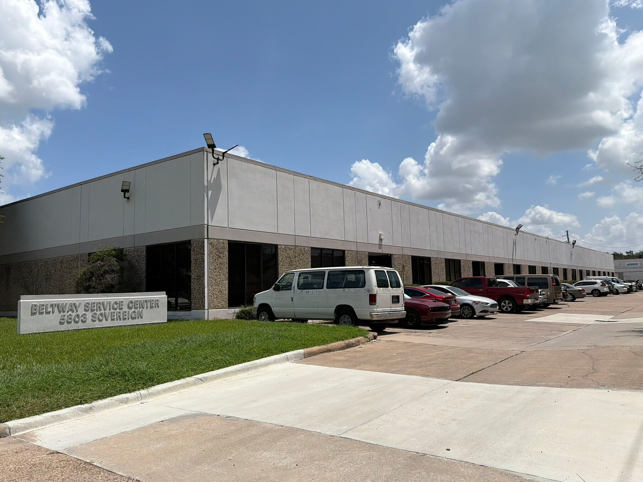 5803 Sovereign Dr, Houston, TX for Rent