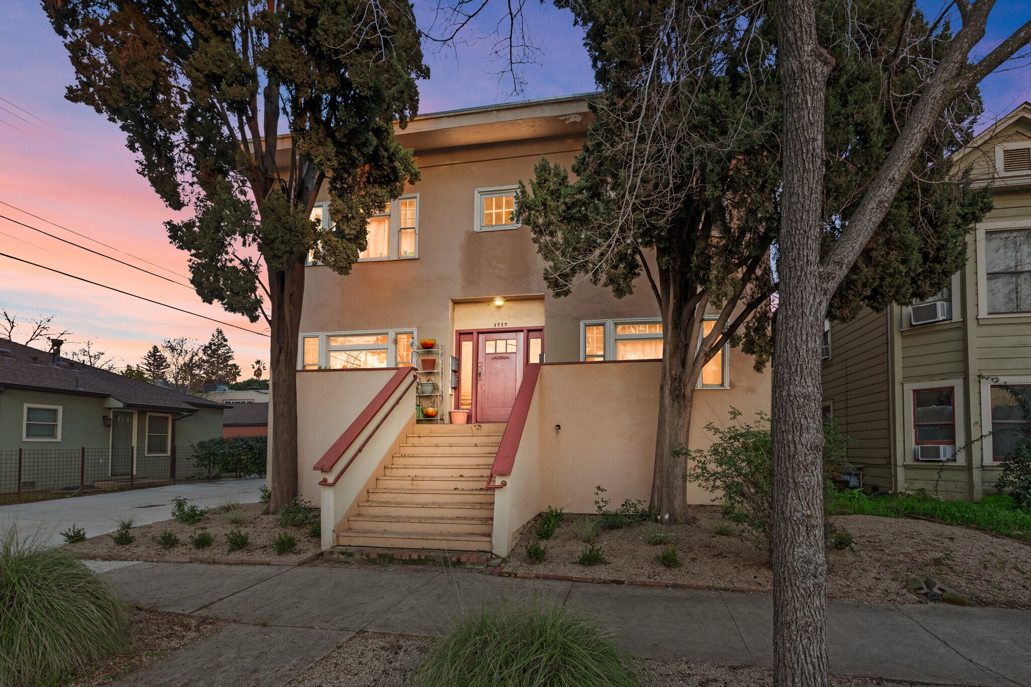 1717 26th St, Sacramento, CA for Sale