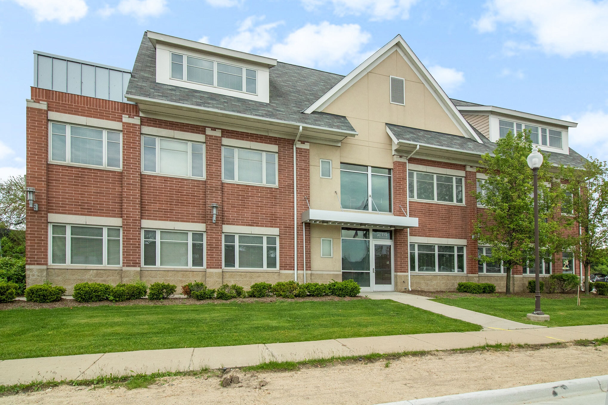 214 S Broadway St, Lake Orion, MI for Rent