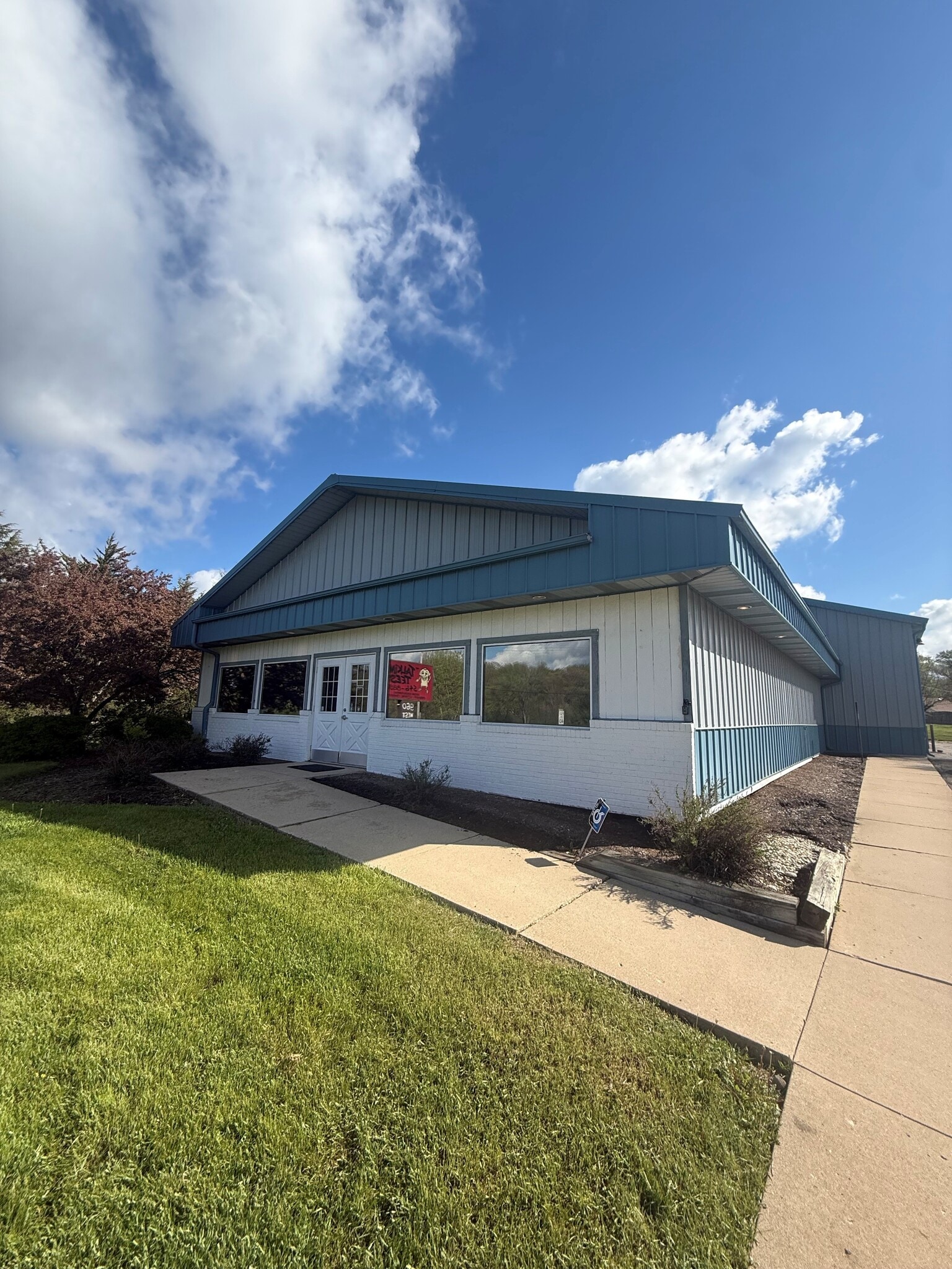 960 W Rollins Rd, Round Lake Beach, IL for Sale