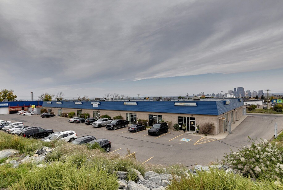 2421 Centre Ave SE, Calgary, AB for Rent