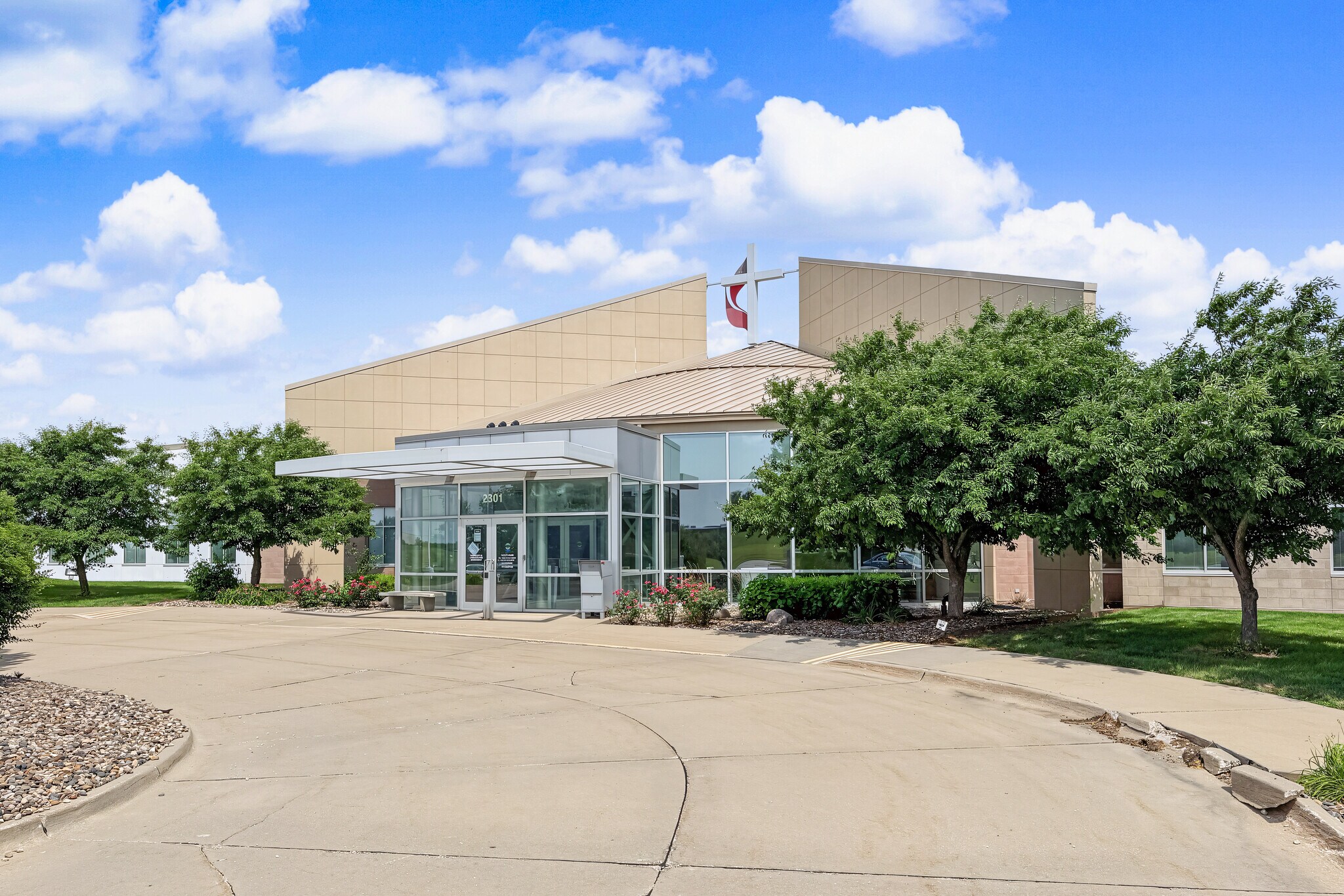 2301 Rittenhouse St, Des Moines, IA for Sale