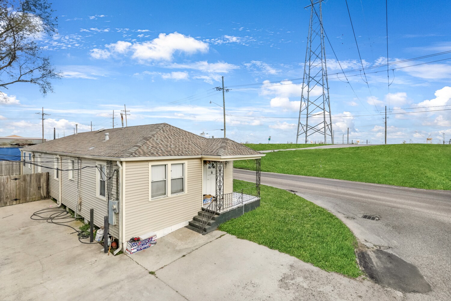 11 Hickory Ave, Harahan, LA for Sale