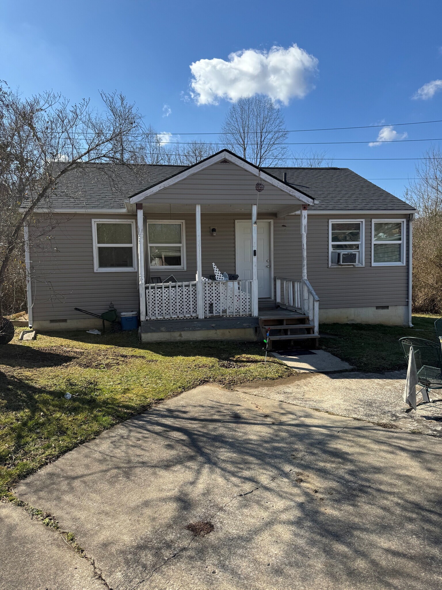 105 State Sq, Cumberland, KY for Sale