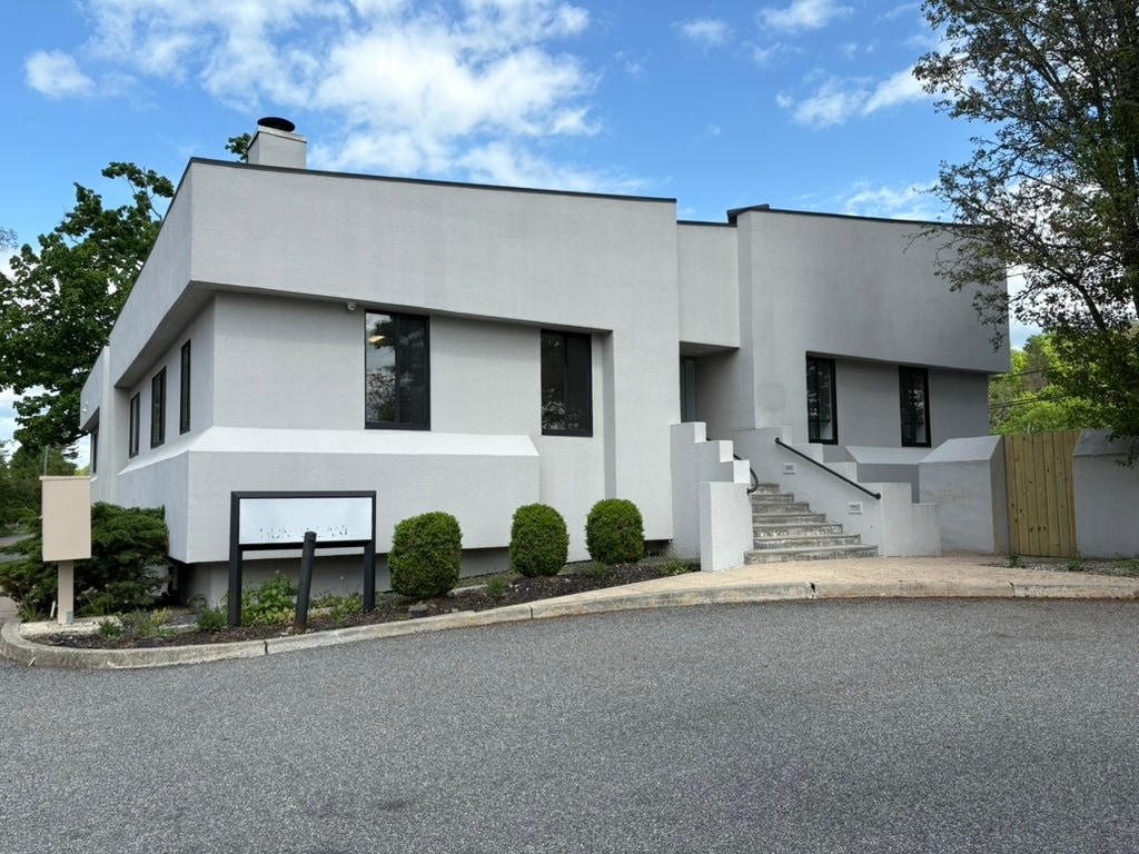 9 Hunts Ln, Chappaqua, NY for Rent